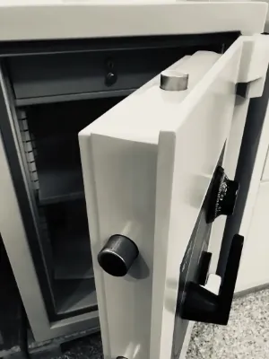 สลักกลอนสี่ทิศทาง